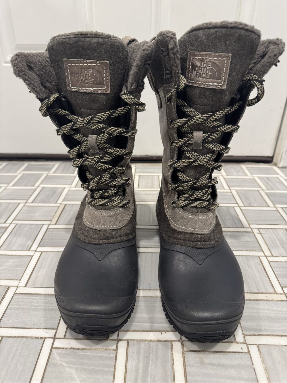 he North Face Women’s Winter Snow Boots – Gray Brown – 11